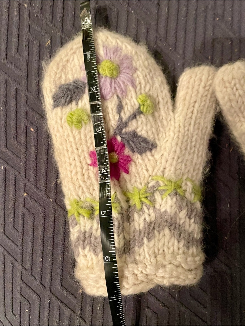 Kids Mittens - Picture 4 of 4